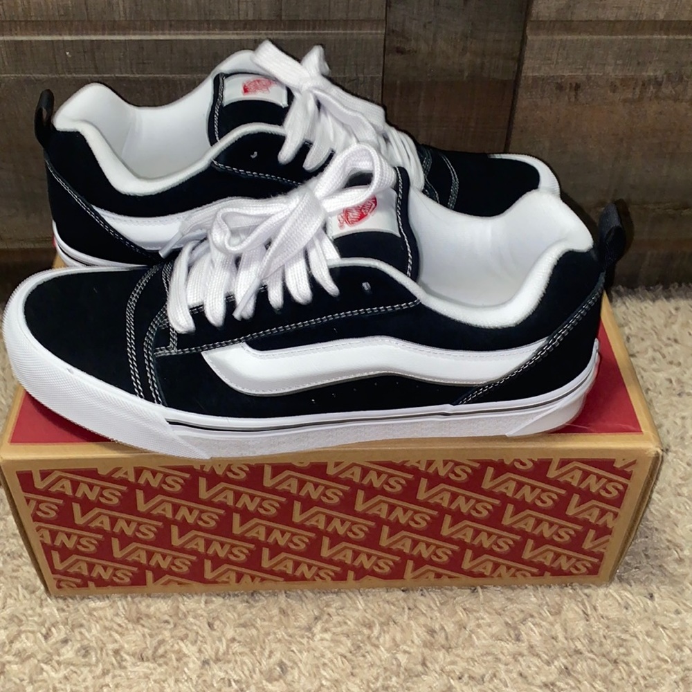NWOT Vans Knu School